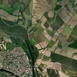 Komárno Satellite Map