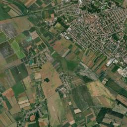 Pápa Satellite Map