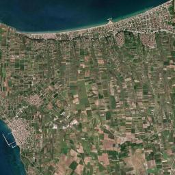 Peraía Satellite Map