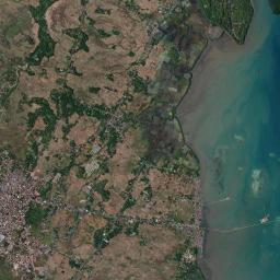 Watampone Satellite Map