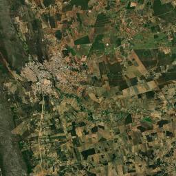 Macaúbas Satellite Map
