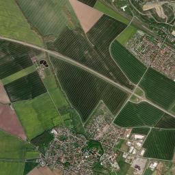 Hoym High Resolution Satellite Map