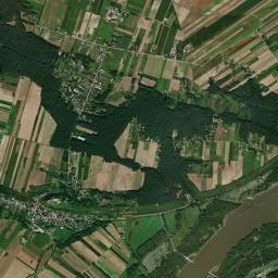 Janowiec High Resolution Satellite Map