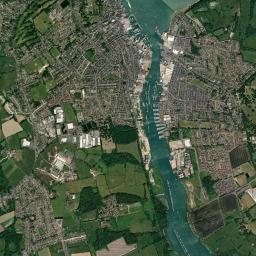 East Cowes High Resolution Satellite Map