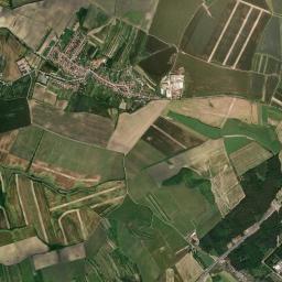 Domanín High Resolution Satellite Map