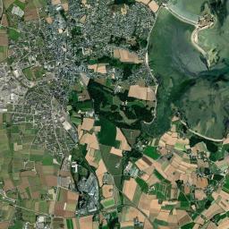 Saint-Pol-de-Léon High Resolution Satellite Map