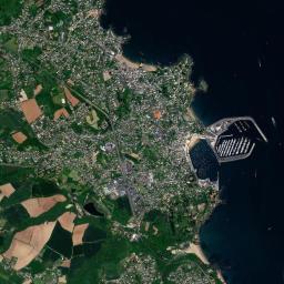 Étables-sur-Mer High Resolution Satellite Map