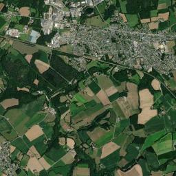 Plouigneau High Resolution Satellite Map