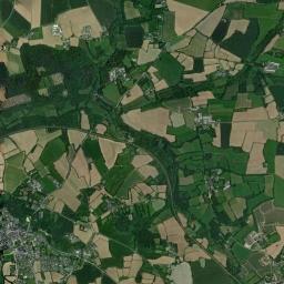 Lampaul-Guimiliau High Resolution Satellite Map