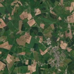 Ceaucé High Resolution Satellite Map