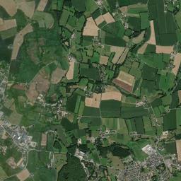 Saint-Étienne-en-Coglès High Resolution Satellite Map