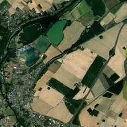 Cloyes-sur-le-Loir High Resolution Satellite Map