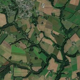 Pluméliau High Resolution Satellite Map