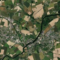 Guipry High Resolution Satellite Map