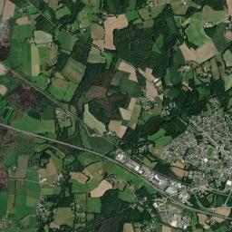 Landévant High Resolution Satellite Map