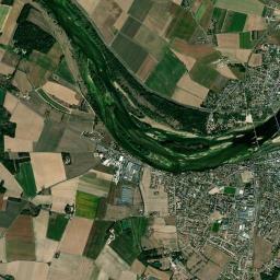 Saint-Père-sur-Loire High Resolution Satellite Map