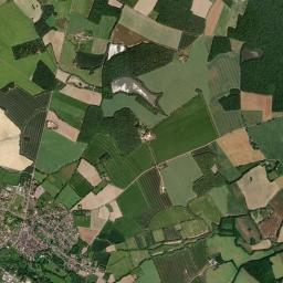 Bléneau High Resolution Satellite Map