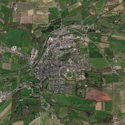 Candé High Resolution Satellite Map