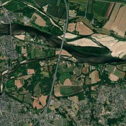 Les Ponts-de-Cé High Resolution Satellite Map