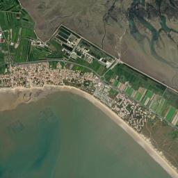 La Guérinière High Resolution Satellite Map