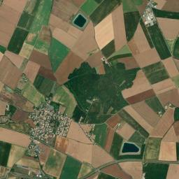 Les Magnils-Reigniers High Resolution Satellite Map