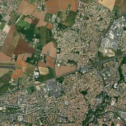 La Rochelle High Resolution Satellite Map