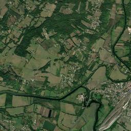 Coutras High Resolution Satellite Map