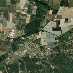 Saint-Étienne-du-Grès High Resolution Satellite Map