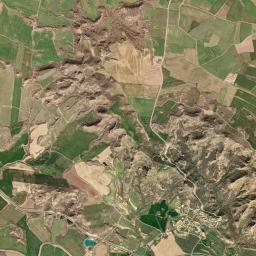 Piracés High Resolution Satellite Map