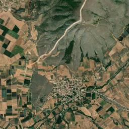 Komniná High Resolution Satellite Map