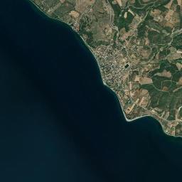 Roviés High Resolution Satellite Map