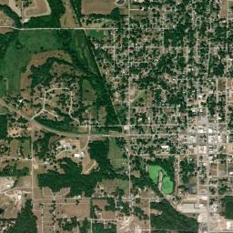 8 W Benton St, Carrollton, MO 64633 Satellite Map