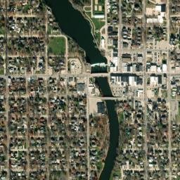 101 1st Street West Independence IA High Resolution Satellite Map