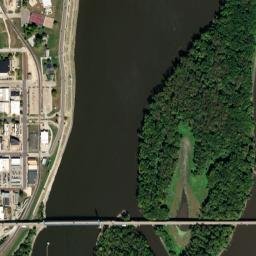 8th Avenue South, Clinton, IA 52732, USA High Resolution Satellite Map