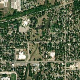 Lakeside Drive McPherson KS 67460 High Resolution Satellite Map
