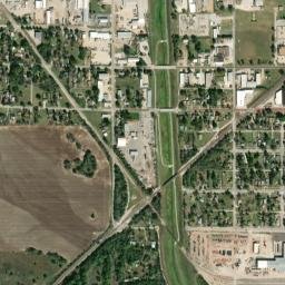925 W 3rd Ave Hutchinson KS 67501 High Resolution Satellite Map