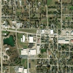 1000-1198 West Beech Street, Chanute High Resolution Satellite Map