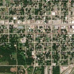 801-811 West Main Street, Henryetta, OK High Resolution Satellite Map
