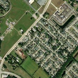 Satellite view of Les Vieux Chenes Municipal Golf Course