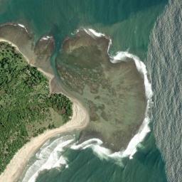 Satellite view of spot de surf: Baie Maxime
