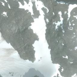 Satellite imagery of Mount Pereleshin, CA