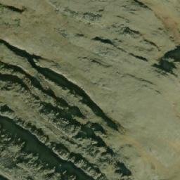Satellite imagery of Howling Wolves Peak, CA