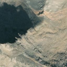 Satellite imagery of Caniche Peak, CA