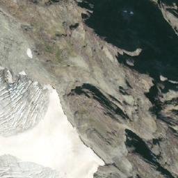 Satellite imagery of Luna Peak, CA