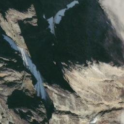 Satellite imagery of Luna Peak, CA
