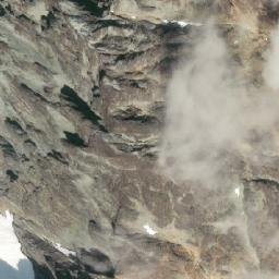 Satellite imagery of Luna Peak, CA