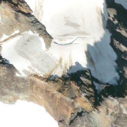 Satellite imagery of Luna Peak, CA