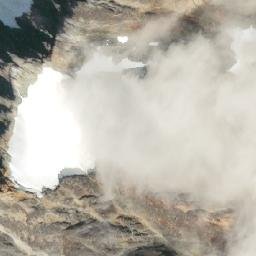 Satellite imagery of Luna Peak, CA