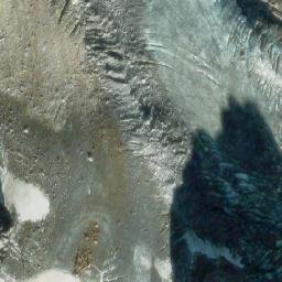Satellite imagery of Ravelin Mountain, CA