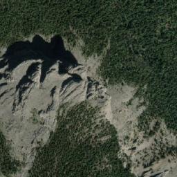 Satellite imagery of Phantom Crag, CA